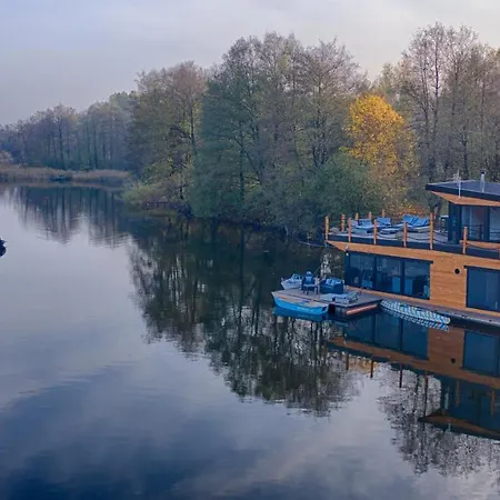 Dom Na Wodzie Nad Jeziorem Krzywe 别墅