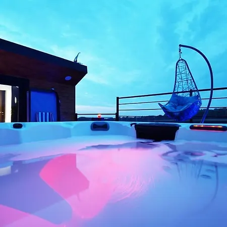 Dom Na Wodzie Nad Jeziorem Krzywe 别墅 *