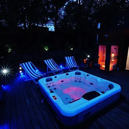 Dom Na Wodzie Nad Jeziorem Krzywe