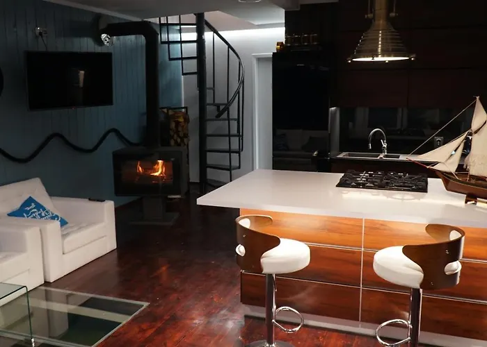 Dom Na Wodzie Nad Jeziorem Krzywe Villa